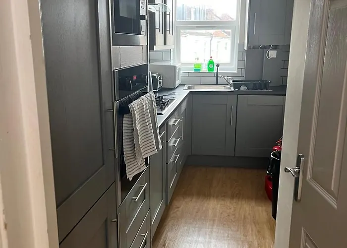 Short Term Lets From £15 Per Person Per Night Apartment Bristol