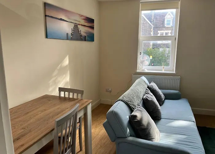 Short Term Lets From £15 Per Person Per Night * Bristol