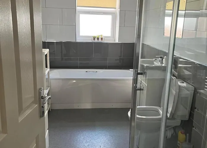 Short Term Lets From £15 Per Person Per Night * Bristol