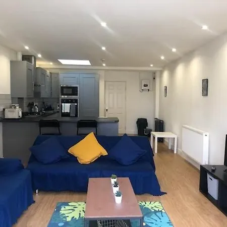 Short Term Lets From £15 Per Person Per Night *