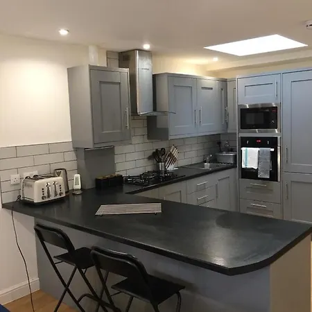 Short Term Lets From £15 Per Person Per Night * Bristol