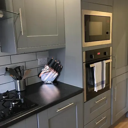 Apartment Short Term Lets From £15 Per Person Per Night *