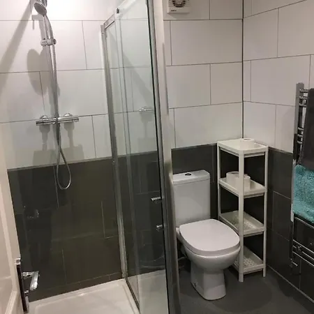 Short Term Lets From £15 Per Person Per Night Бристоль