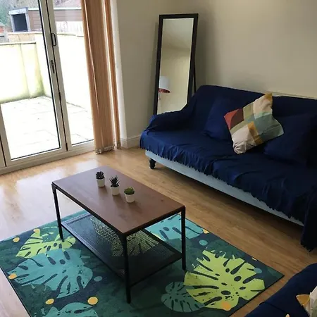 Short Term Lets From £15 Per Person Per Night Apartment