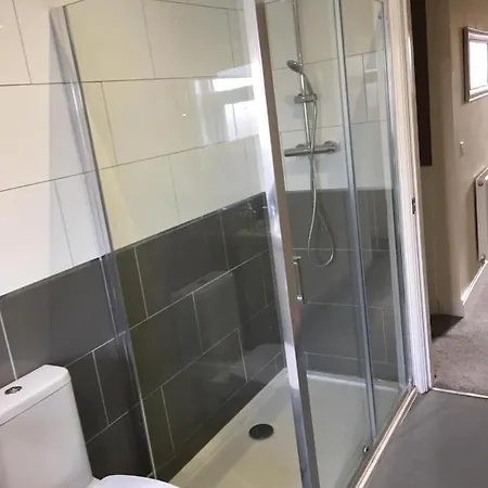 Short Term Lets From £15 Per Person Per Night بريستول