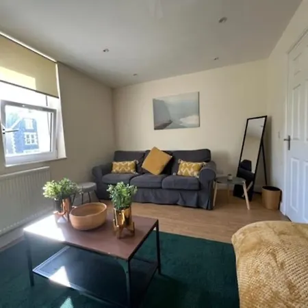 Short Term Lets From £15 Per Person Per Night * Bristol