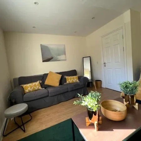 Short Term Lets From £15 Per Person Per Night * Bristol