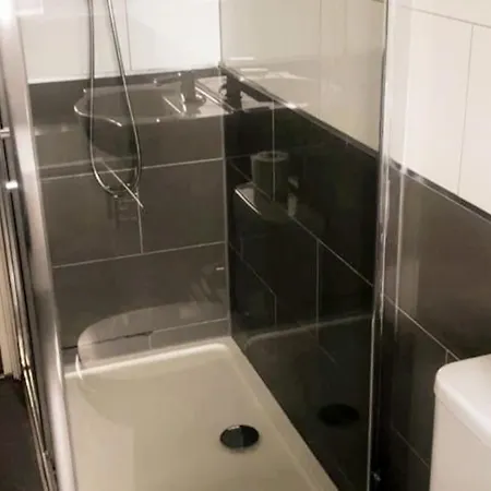 Short Term Lets From £15 Per Person Per Night Apartment