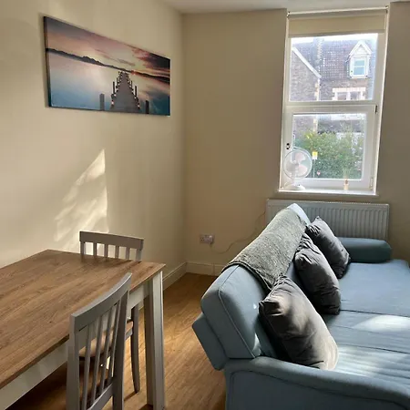 Short Term Lets From £15 Per Person Per Night * Bristol