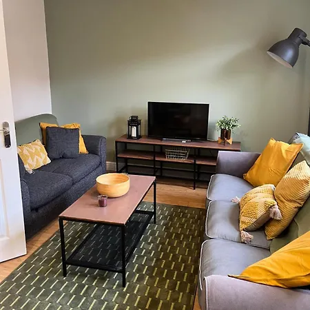 Short Term Lets From £15 Per Person Per Night شقة *