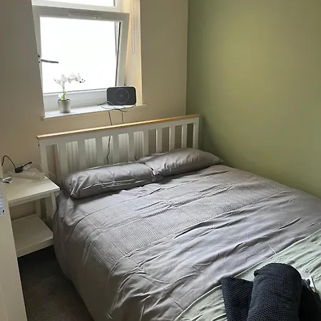 Апартаменти Short Term Lets From £15 Per Person Per Night Бристоль