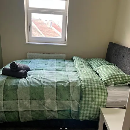 Short Term Lets From £15 Per Person Per Night Lejlighed