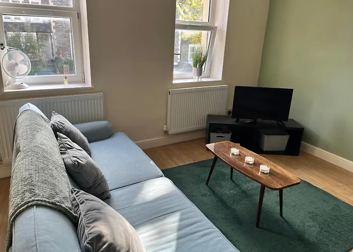 Short Term Lets From £15 Per Person Per Night شقة