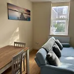 Short Term Lets From £15 Per Person Per Night * Бристоль