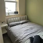 Апартаменти Short Term Lets From £15 Per Person Per Night Бристоль