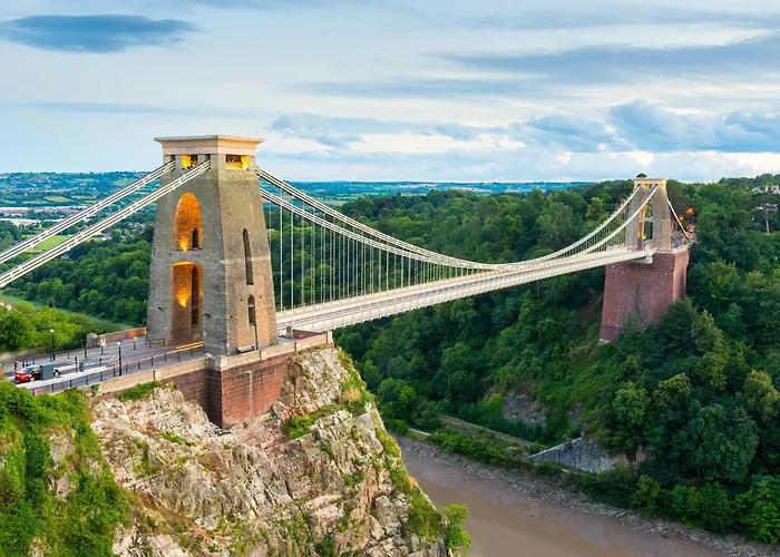 Short Term Lets From £15 Per Person Per Night 布里斯托